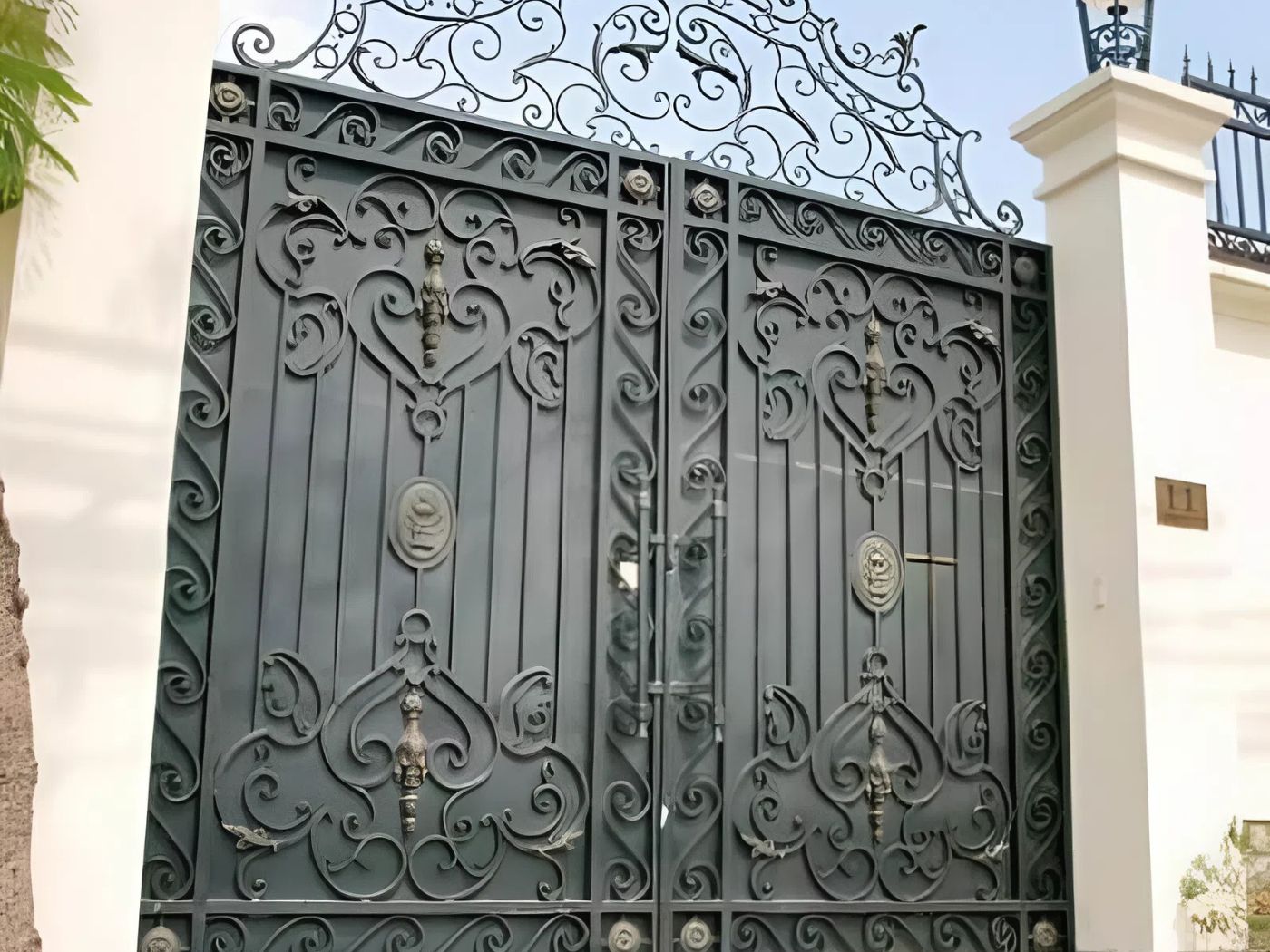 Mẫu cổng nhà tân cổ điển