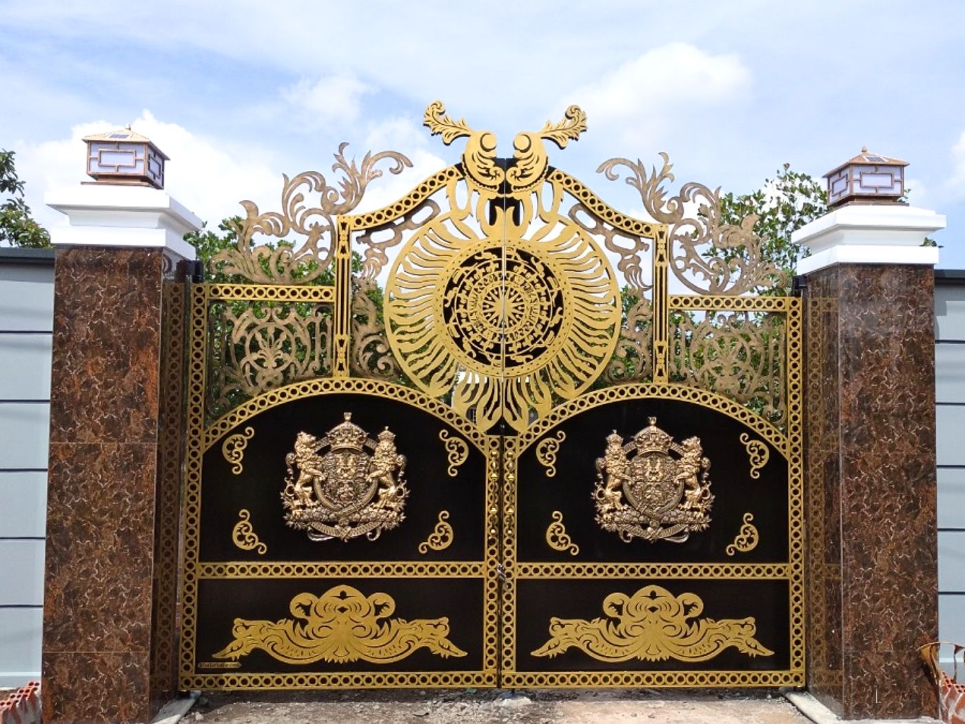 Mẫu cổng nhà tân cổ điển