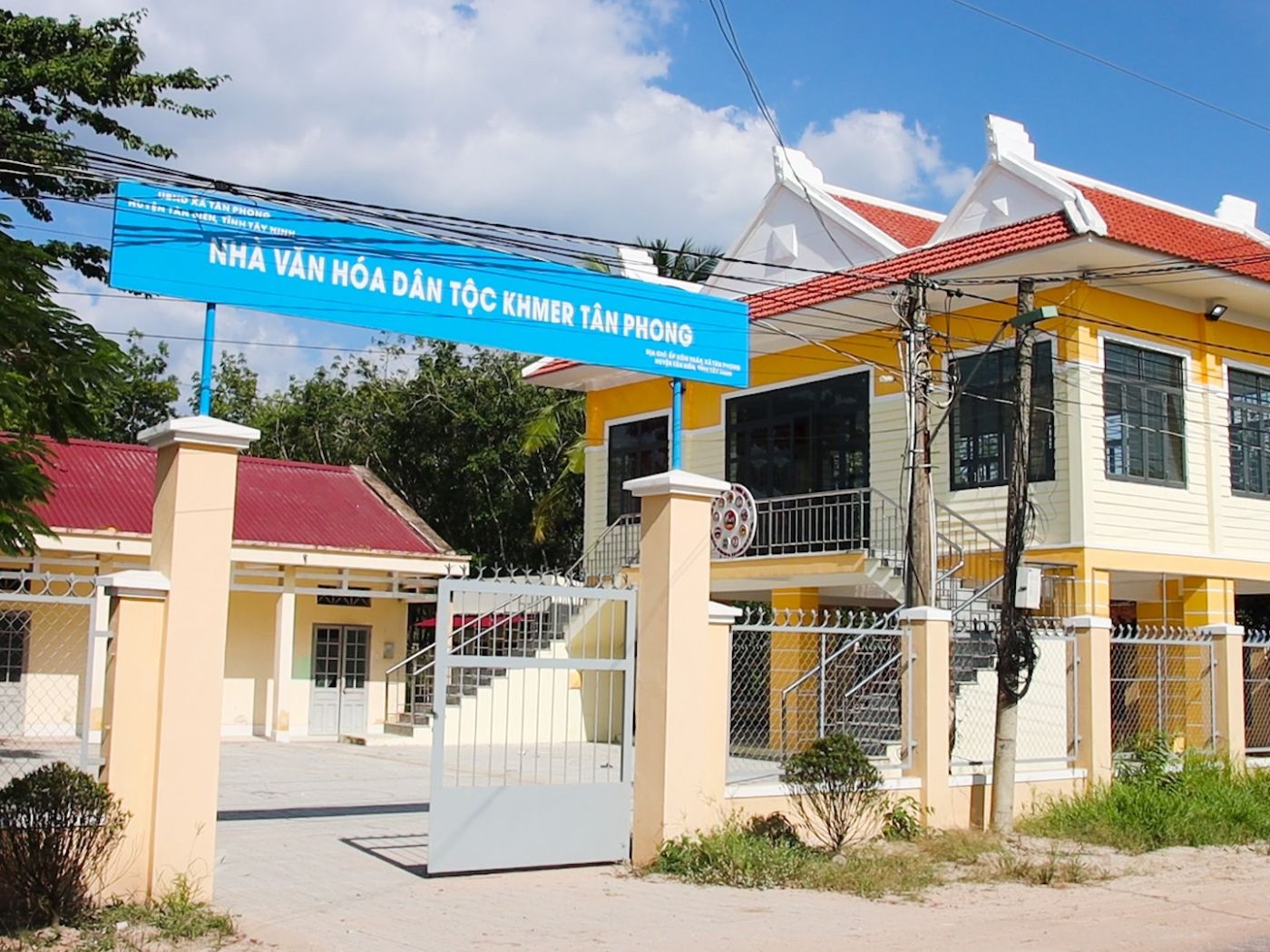 Mẫu cổng nhà văn hóa