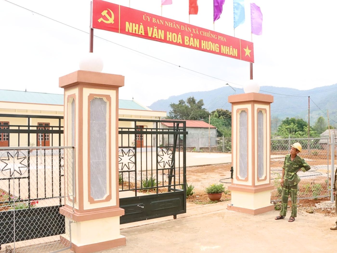 Mẫu cổng nhà văn hóa