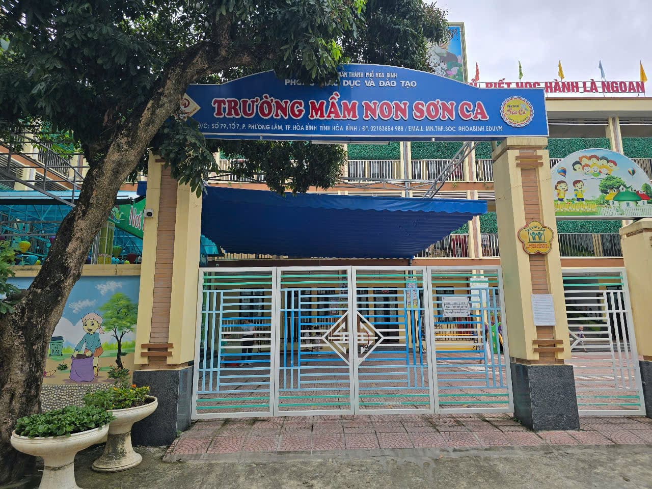 Cổng trường đẹp