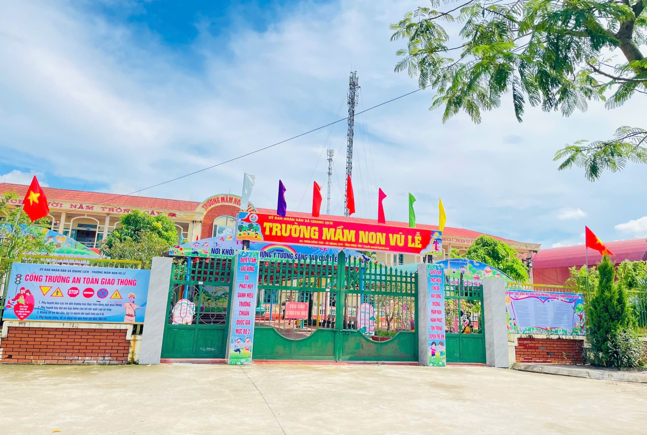 Cổng trường đẹp