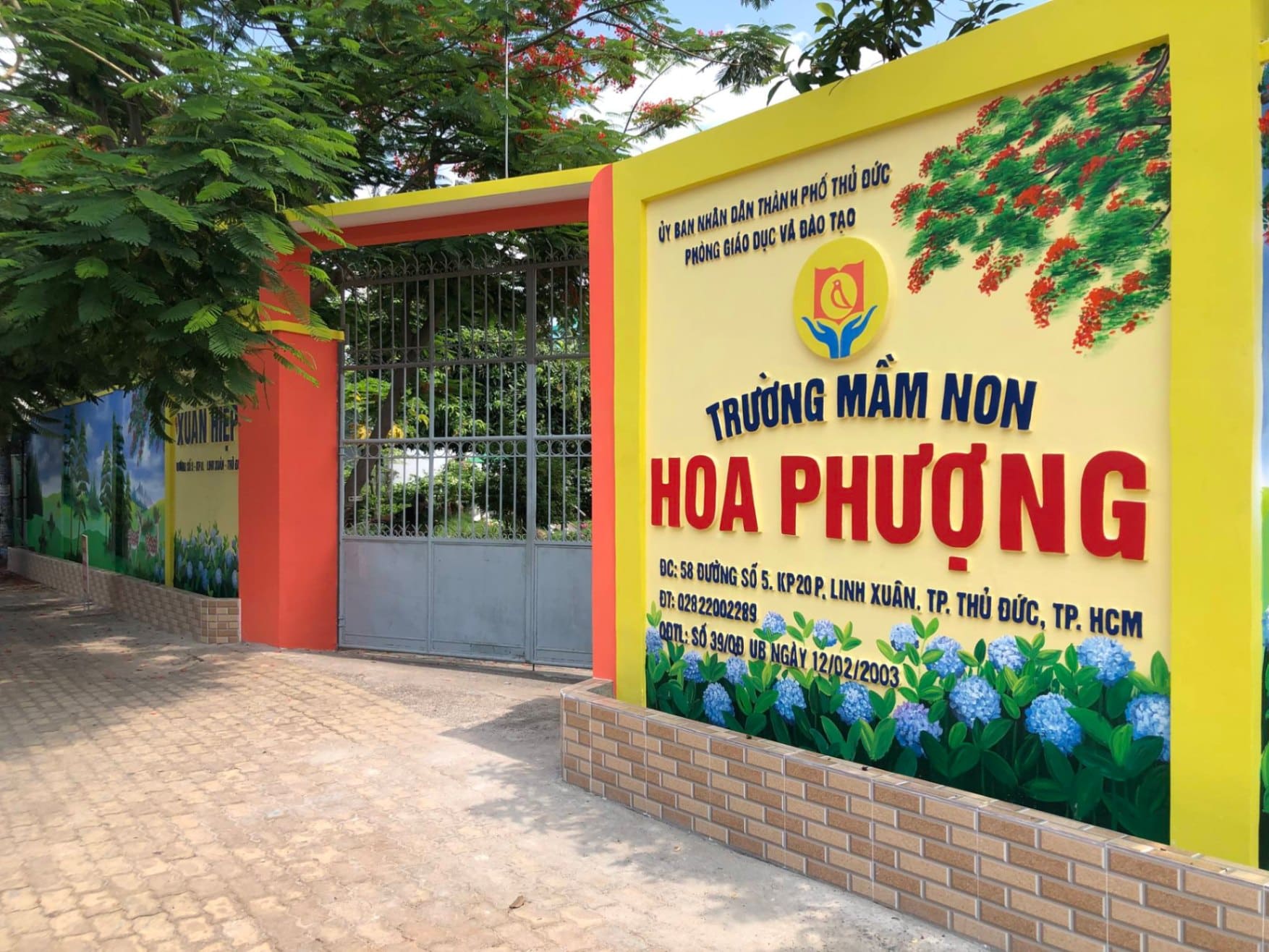 Cổng trường đẹp