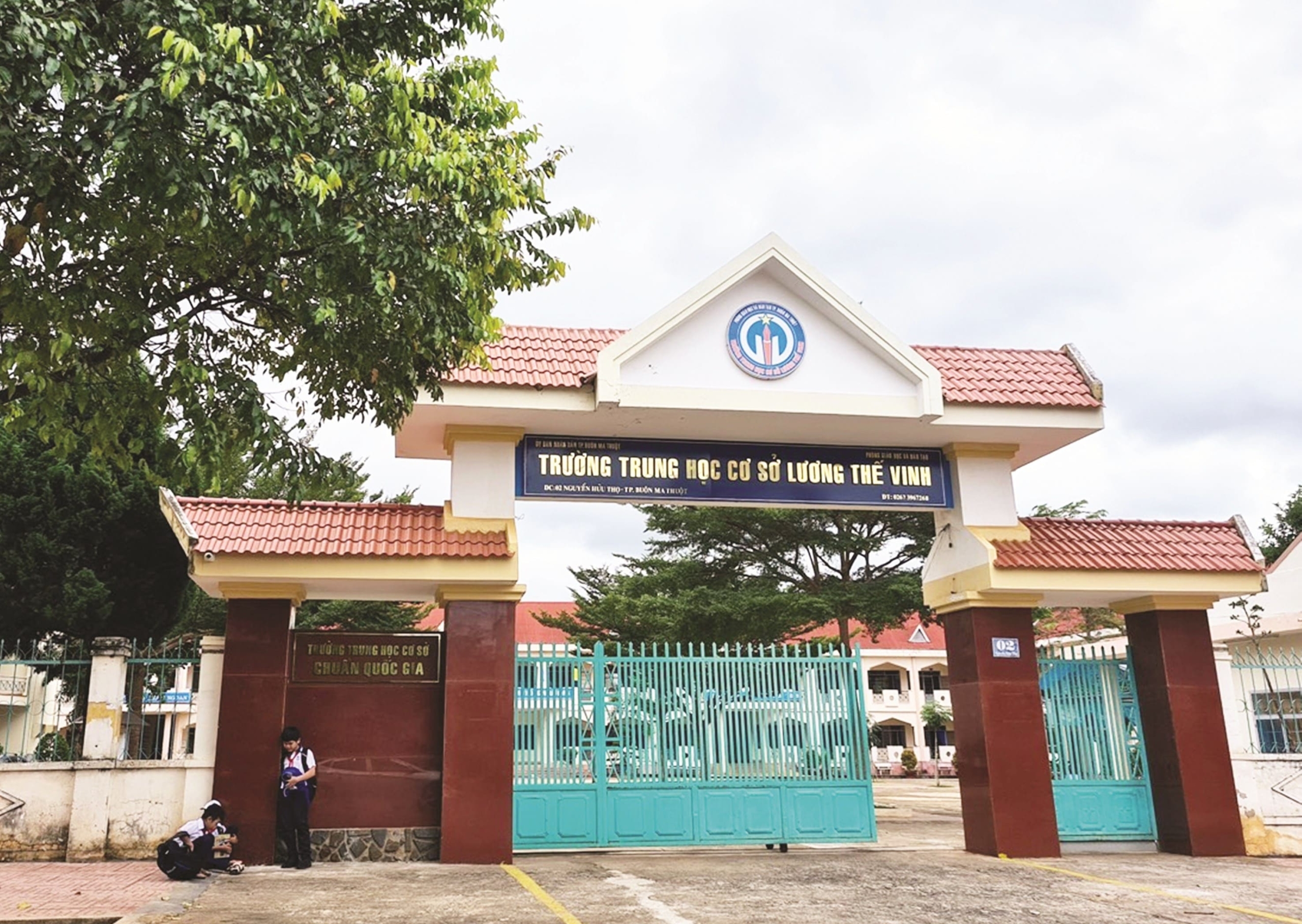 Mẫu cổng trường THCS đẹp