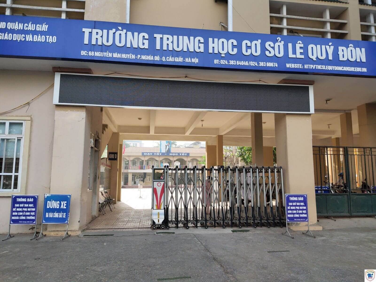 Mẫu cổng trường THCS đẹp