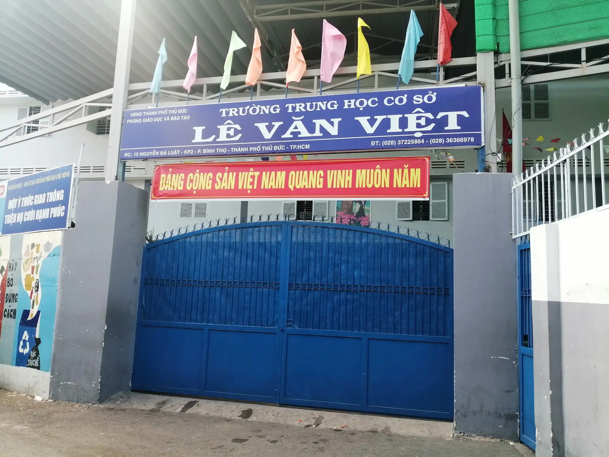 Mẫu cổng trường THCS đẹp