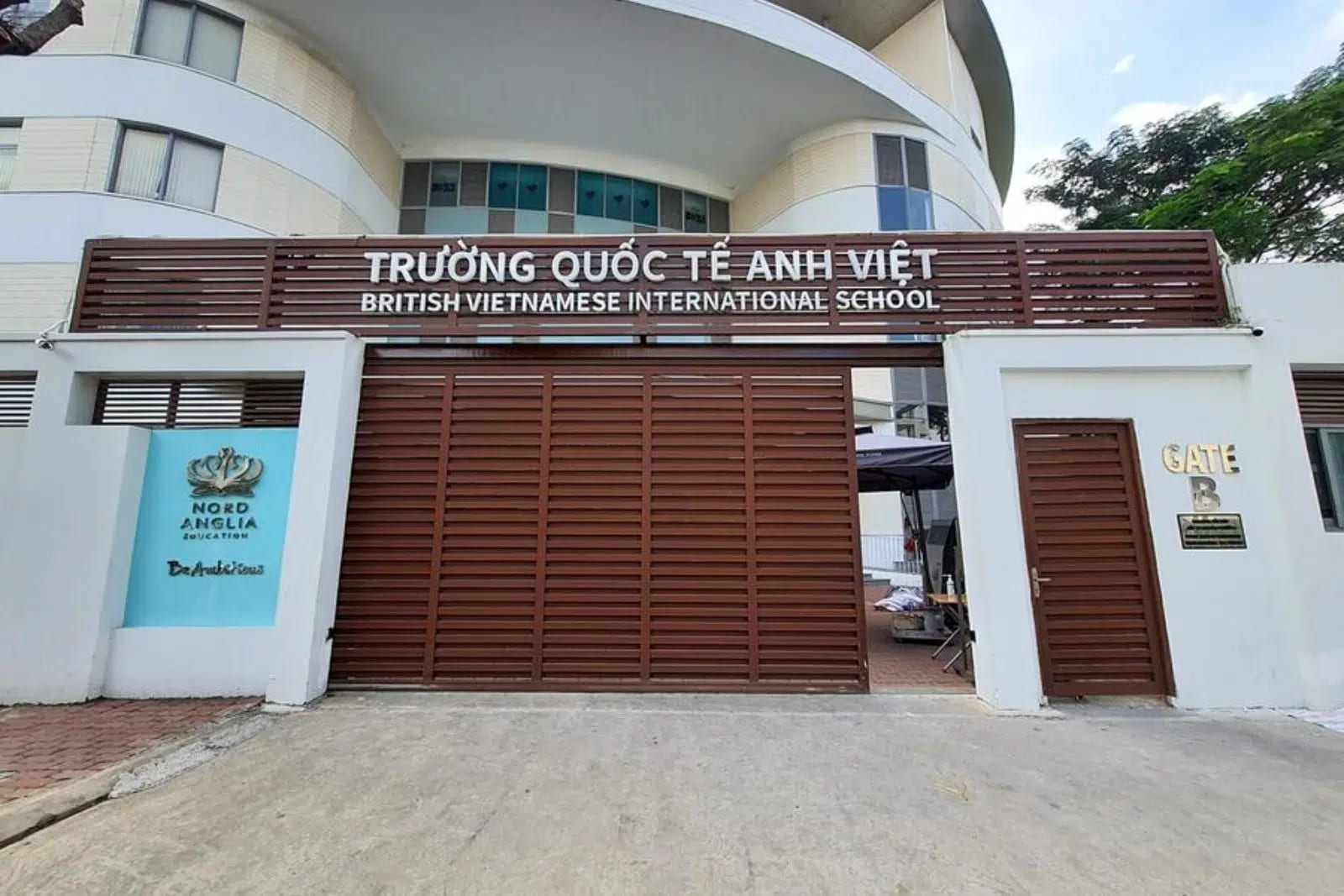 Mẫu cổng trường THCS đẹp