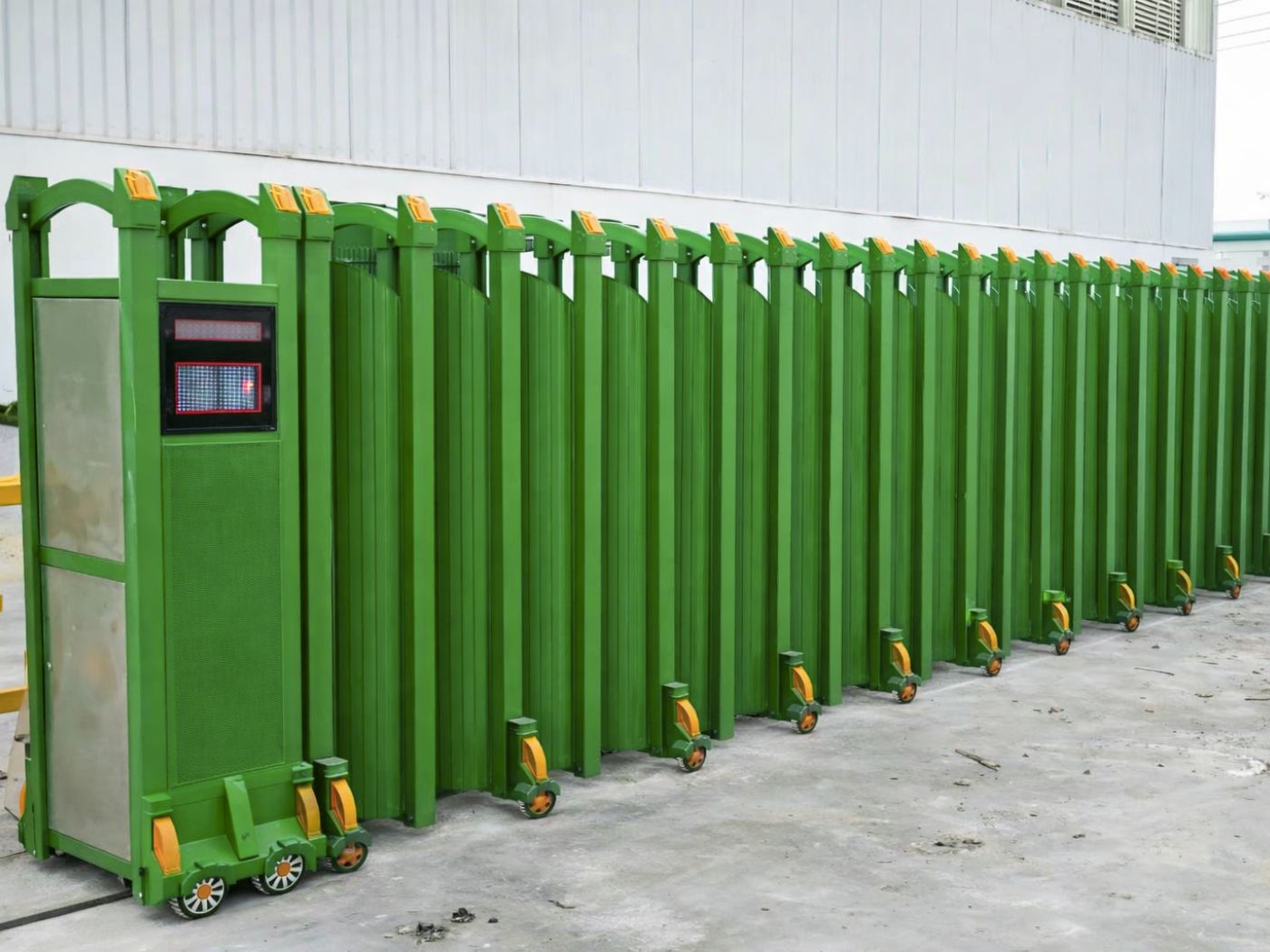 Cổng xếp nhôm GV07 màu xanh lá cây