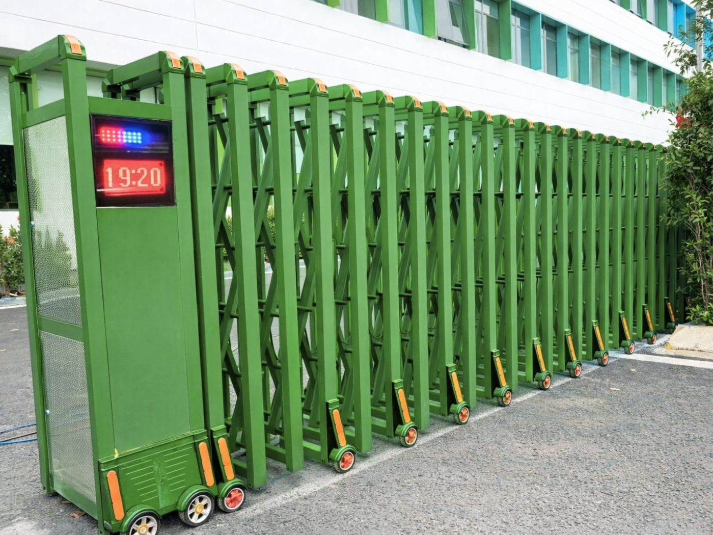 Cổng xếp nhôm GV07 màu xanh lá cây