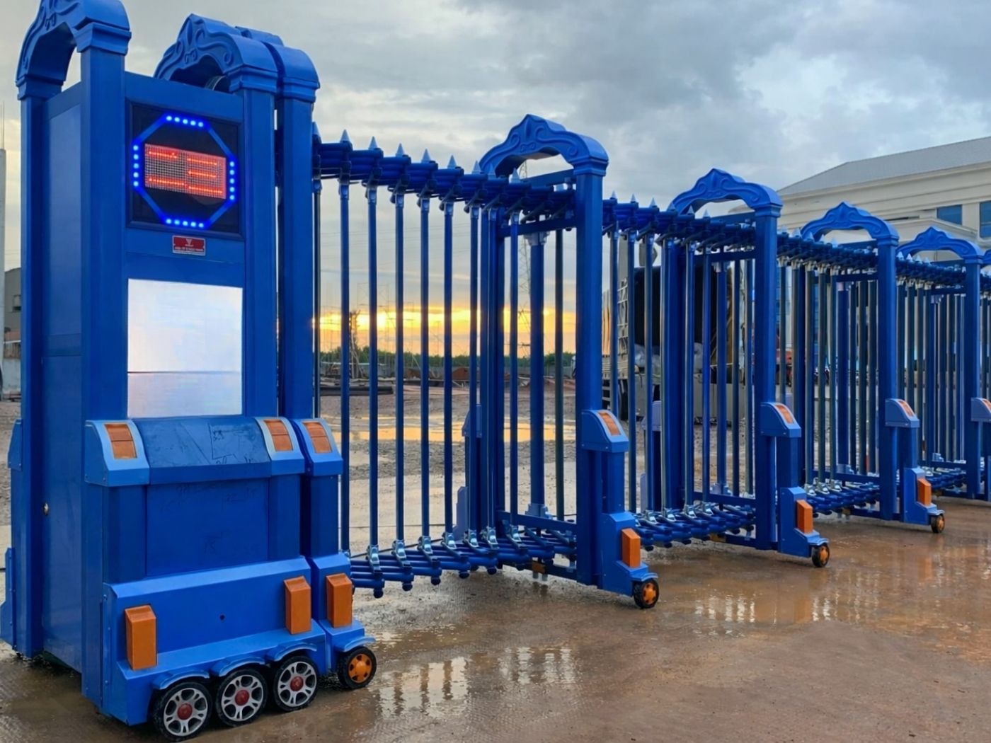 Cổng xếp nhôm GV08 màu xanh dương