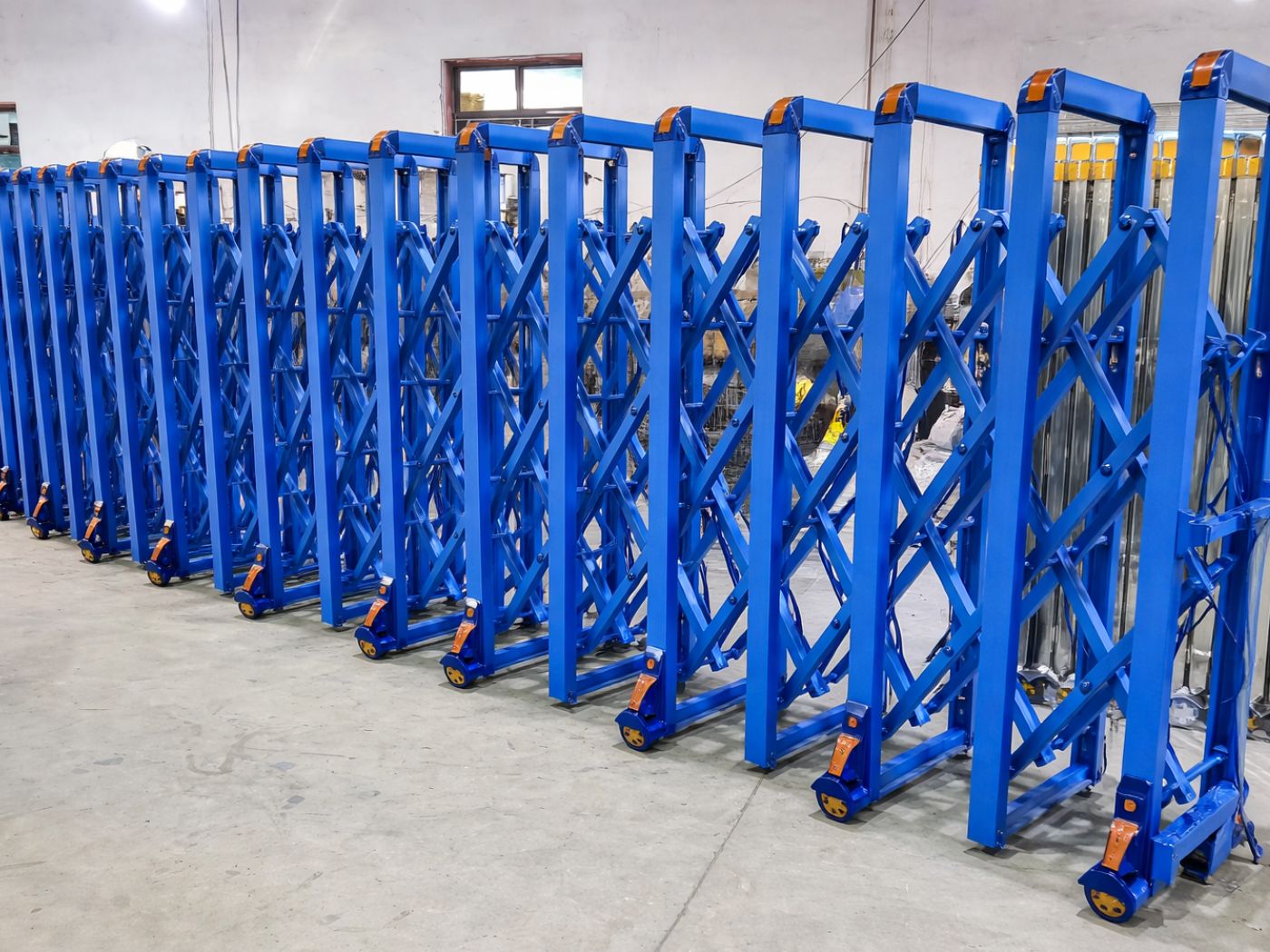 Cổng xếp nhôm GV08 màu xanh dương