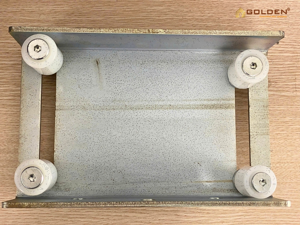 Cơ cấu dẫn hướng cổng lùa 4 con lăn