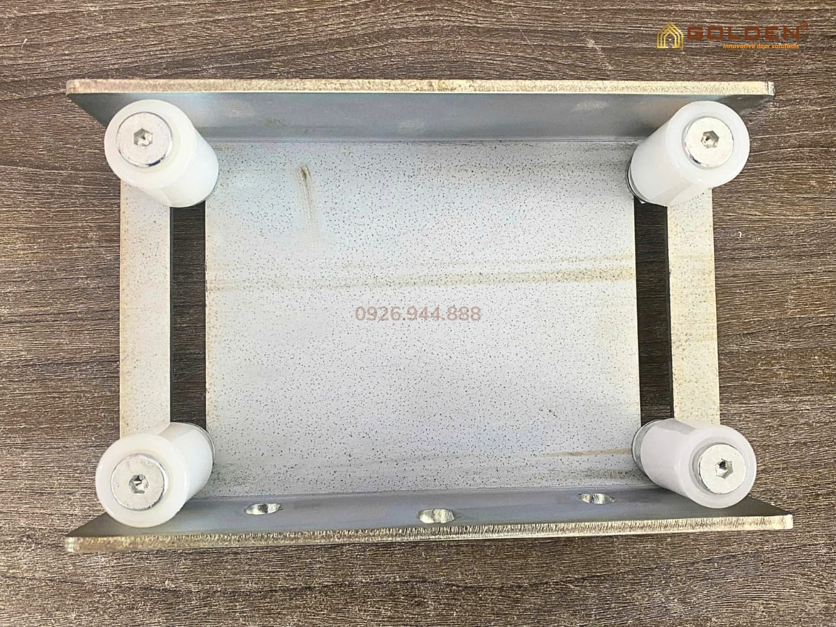 Cơ cấu dẫn hướng cổng lùa 4 con lăn