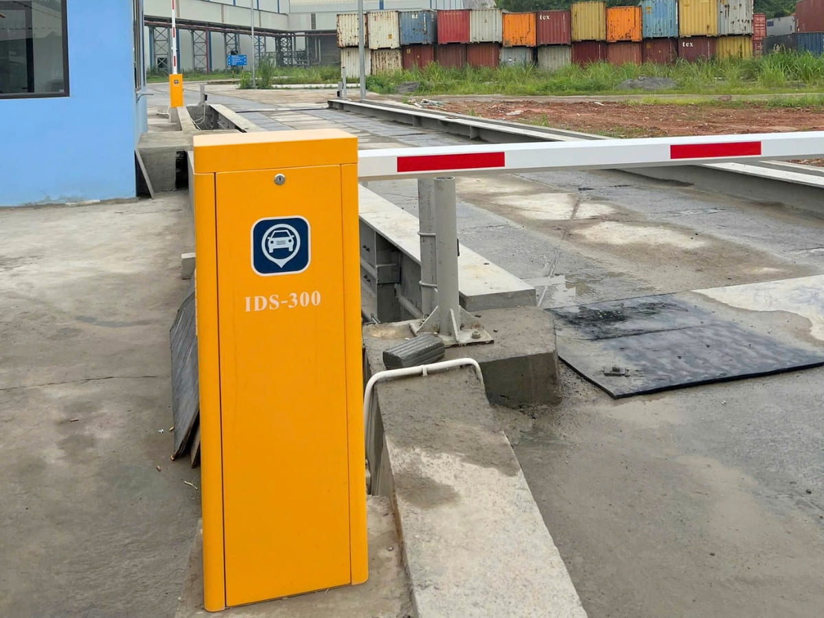 Lắp đặt barie kiểm soát trạm cân: Báo giá mới nhất 2026 6 Barie kiểm soát ra vào trạm cân