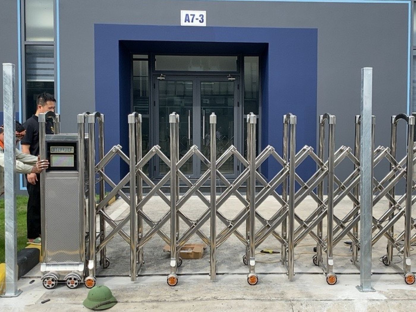 Mẫu cổng nhà máy