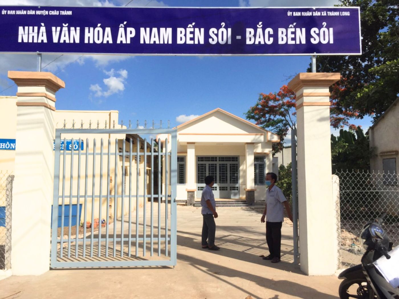 Mẫu cổng nhà văn hóa