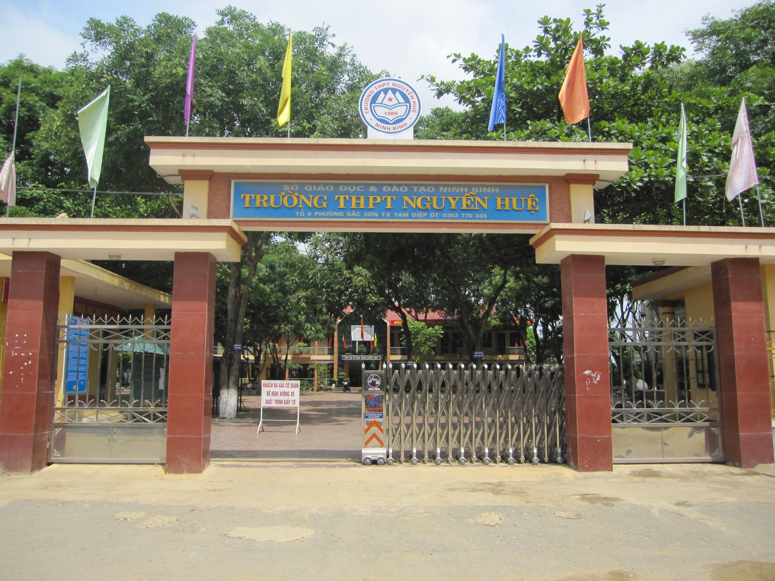 Mẫu cổng trường cấp 3 đẹp