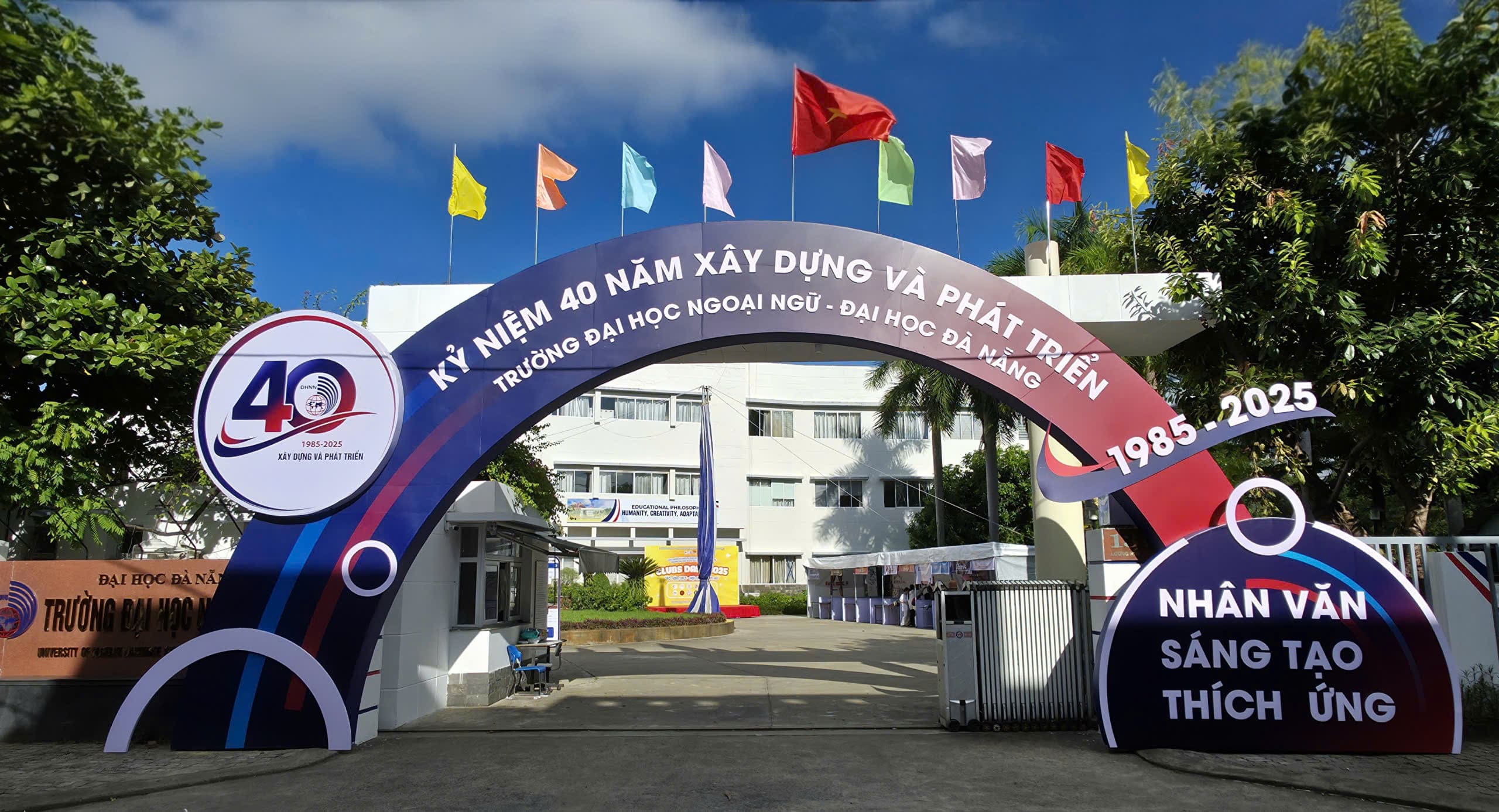 Mẫu cổng trường đại học đẹp