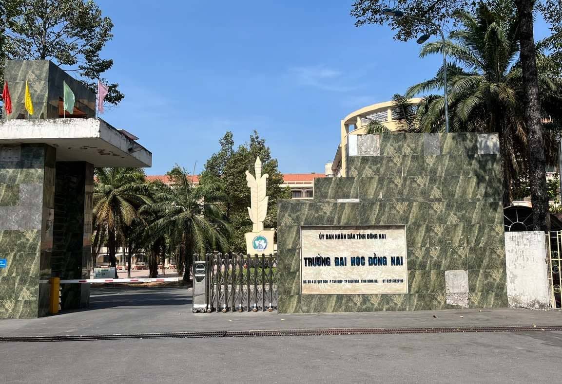 Mẫu cổng trường đại học đẹp