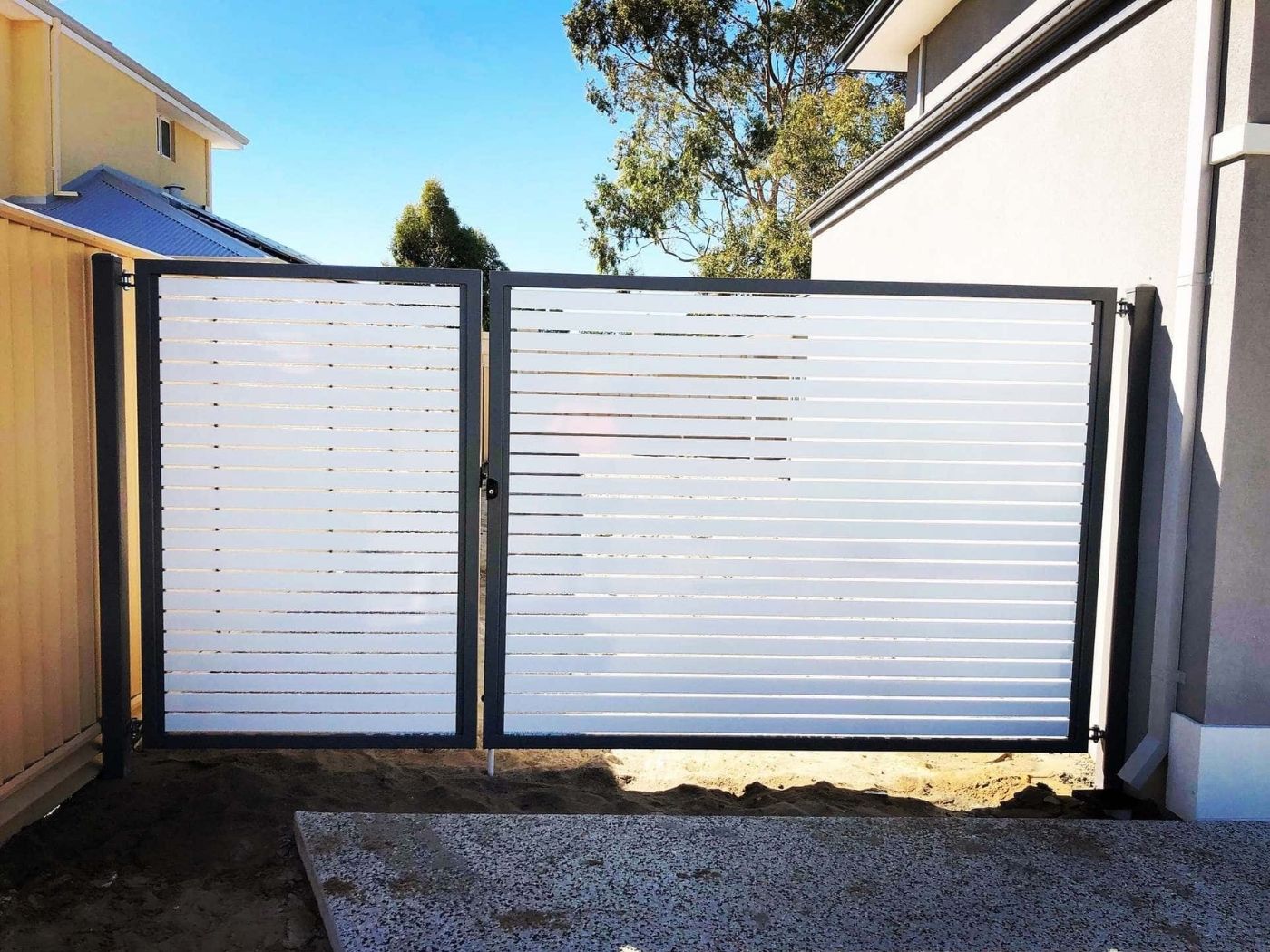 Mẫu cổng phụ đẹp