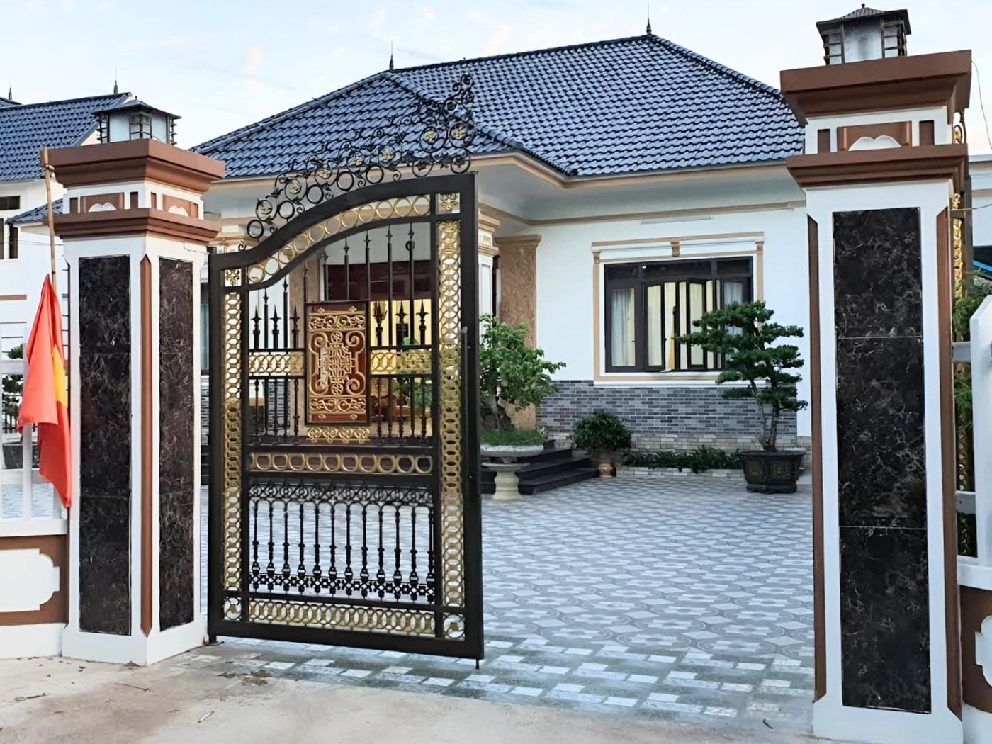 Mẫu cổng nhà mái nhật đẹp