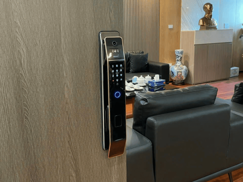 Khóa cửa nhận diện khuôn mặt