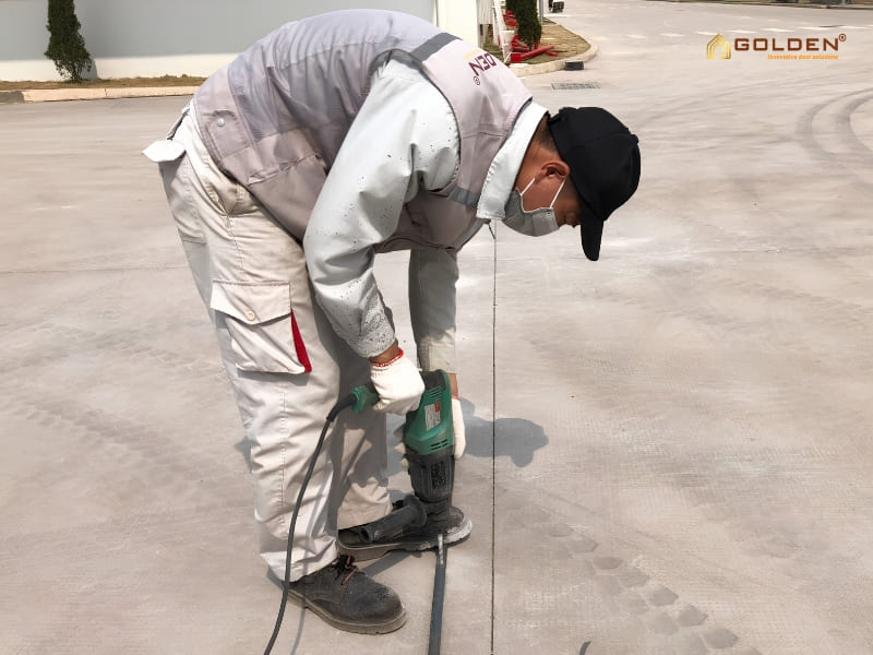 Lắp đặt dẫn hướng cổng xếp