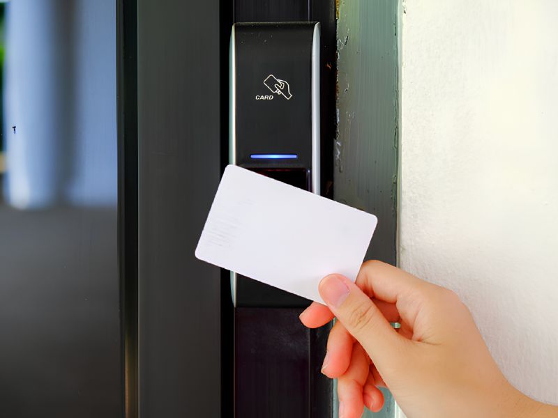 Cách sử dụng khóa cửa điện tử đăng ký thẻ từ