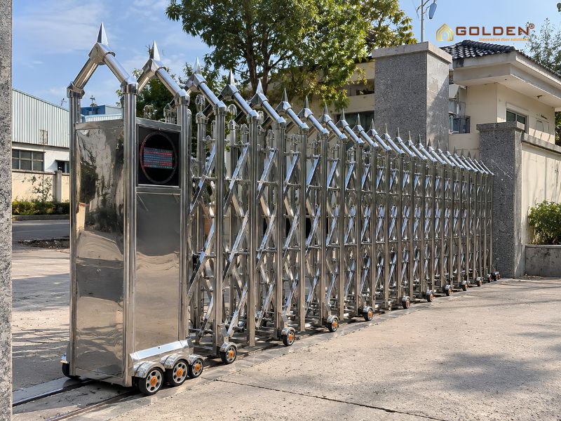Cổng xếp inox mũi giáo 3 Cửa Tự Động Hà Nội chuyên lắp đặt cổng xếp mũi giáo