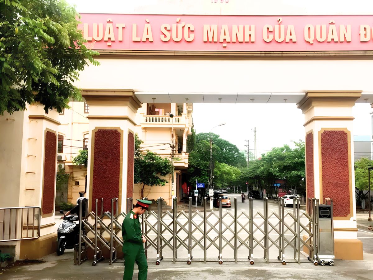 Cổng xếp inox khu quân đội