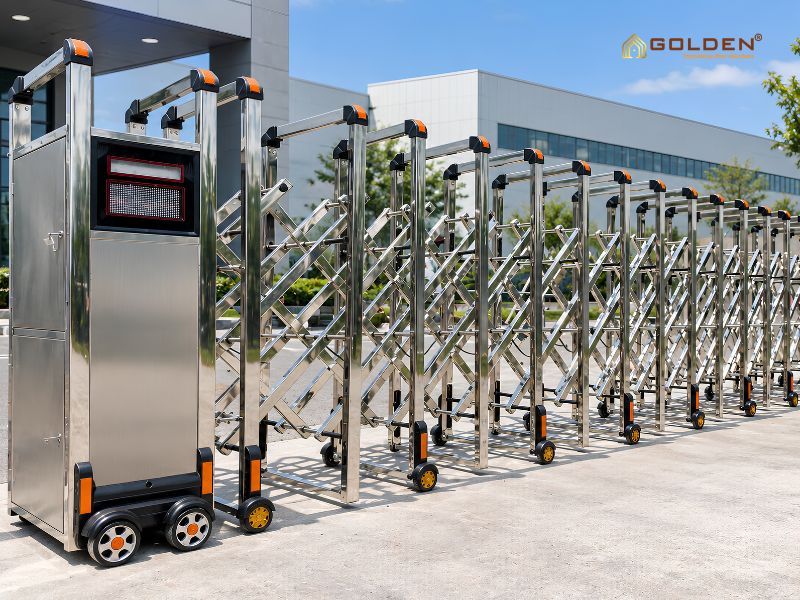 Mẫu cổng xếp inox đầu vuông